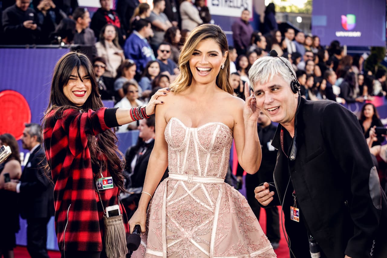 Chiqui con nuestro equipo de producción