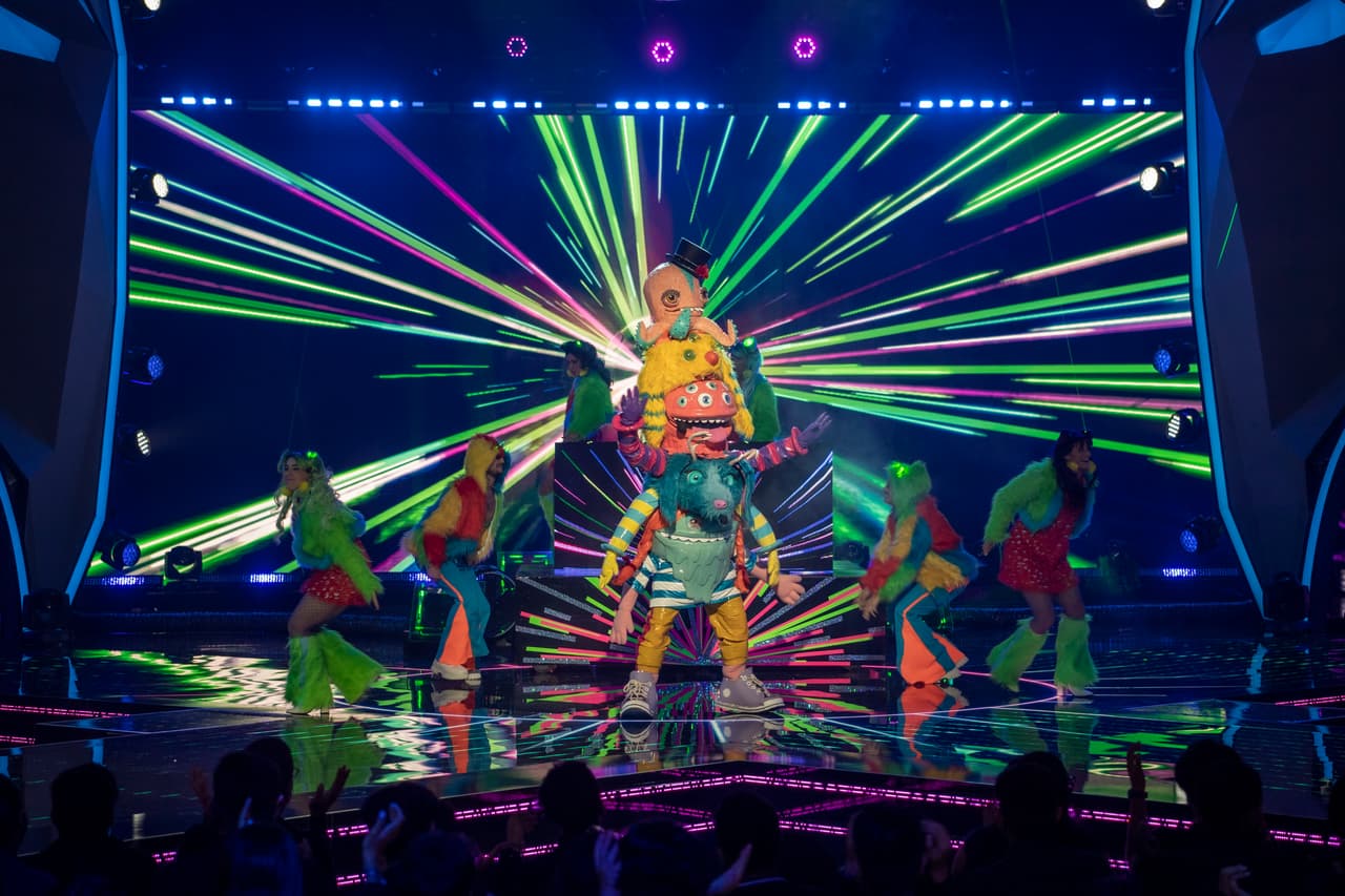 Bunch y sus múltiples personalidades nos dejó muchas pistas en un debate sobre los trabajos y posteriormente se apoderó del escenario de ¿Quién Es La Máscara? 2023 al ritmo de ‘Rock DJ’, para cerrar el segundo combate de la noche.