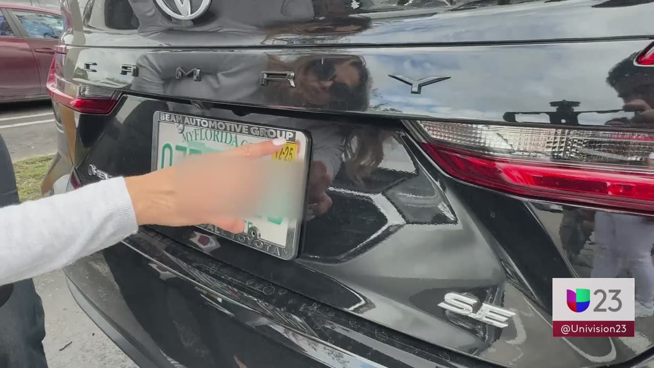Confusión ante la prohibición de marco alrededor de las placas de los carros en Florida
