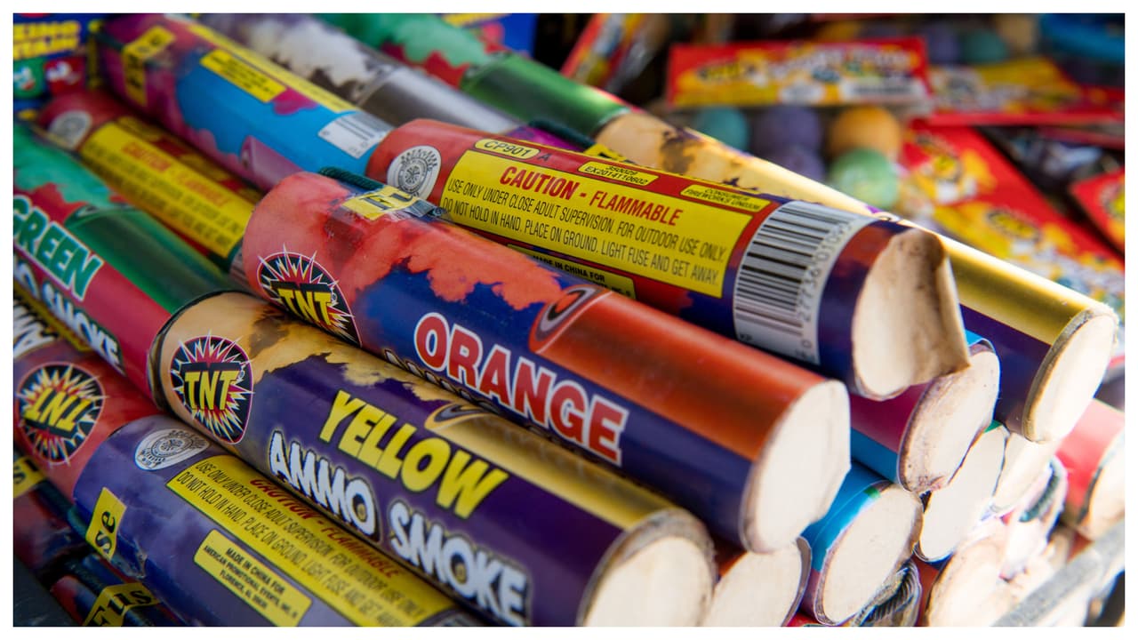 Consejos de los bomberos de Miami-Dade para el uso seguro de los fuegos artificiales