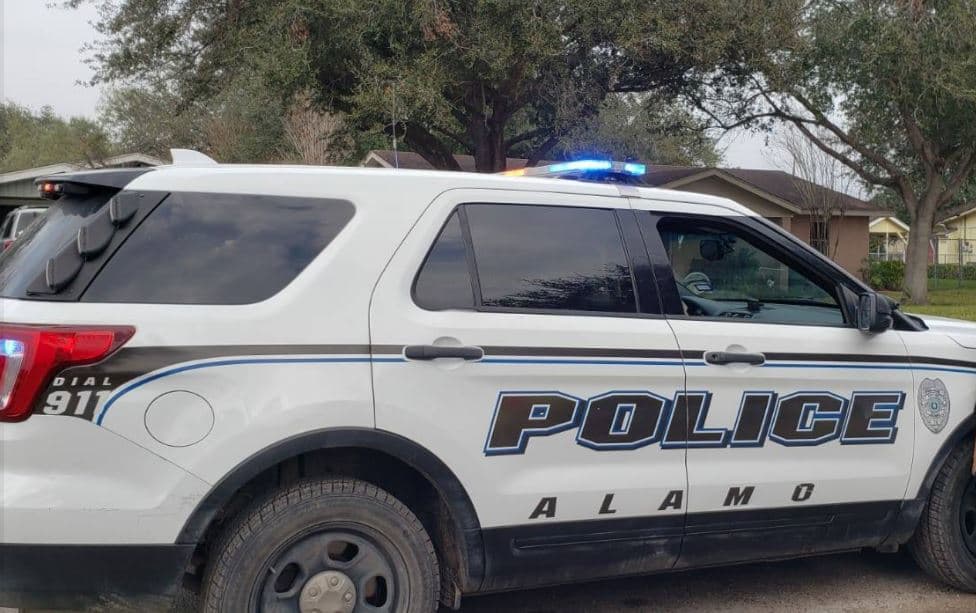 Asesinan a puñaladas a una madre hispana frente a su hijo de 11 años tras salir de la compra en un Walmart de Texas