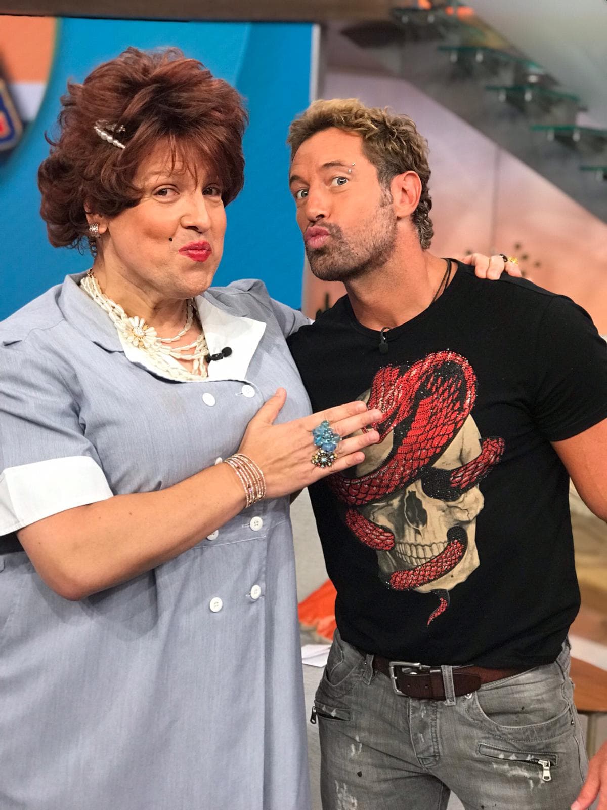 Doña Meche es tremenda con los galanes que pasan por Despierta América y no se le escapa ninguno. Y aunque, Gabriel salió corriendo antes de "meter la pata" con Meche no se despidió del show sin dedicarle un beso.