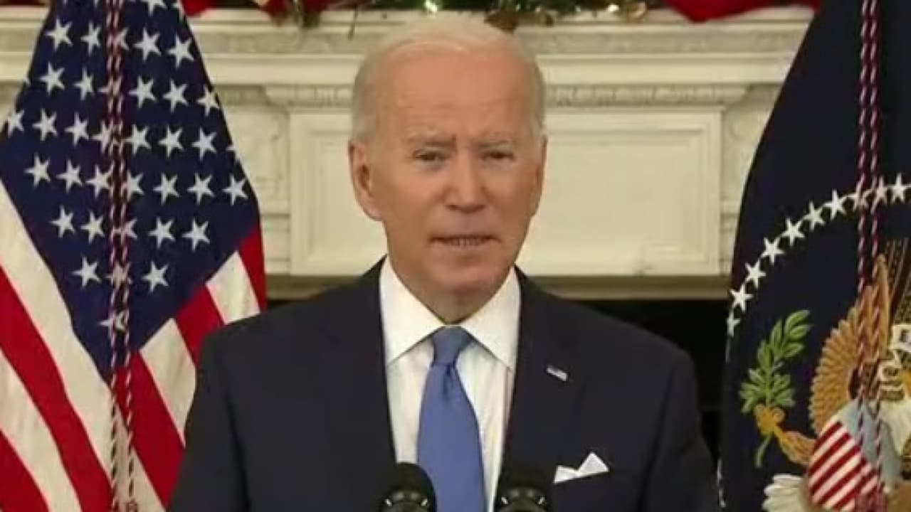 Los doctores opinan del plan del presidente Biden ante el aumento de los casos por la variante ómicron