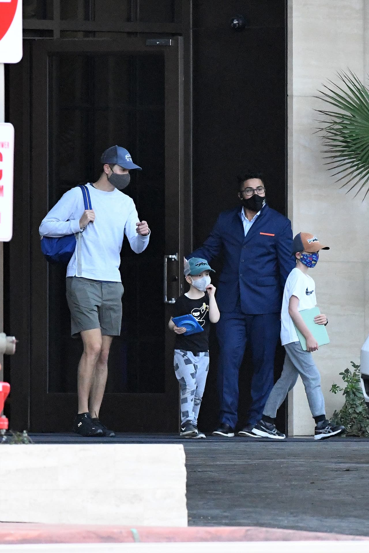 La familia ha sido fotografiada en repetidas ocasiones al salir del lujoso complejo departamental de Sunshine State.
<br>