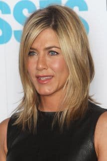 El distanciamiento entre madre e hija provocó que Jennifer tampoco invitara a Nancy Dow a su boda con Brad Pitt en el año 2000. Actualmente, la relación entre ellas continúa distante al grado que la misma Aniston ha negado rotundamente una posible reconciliación.