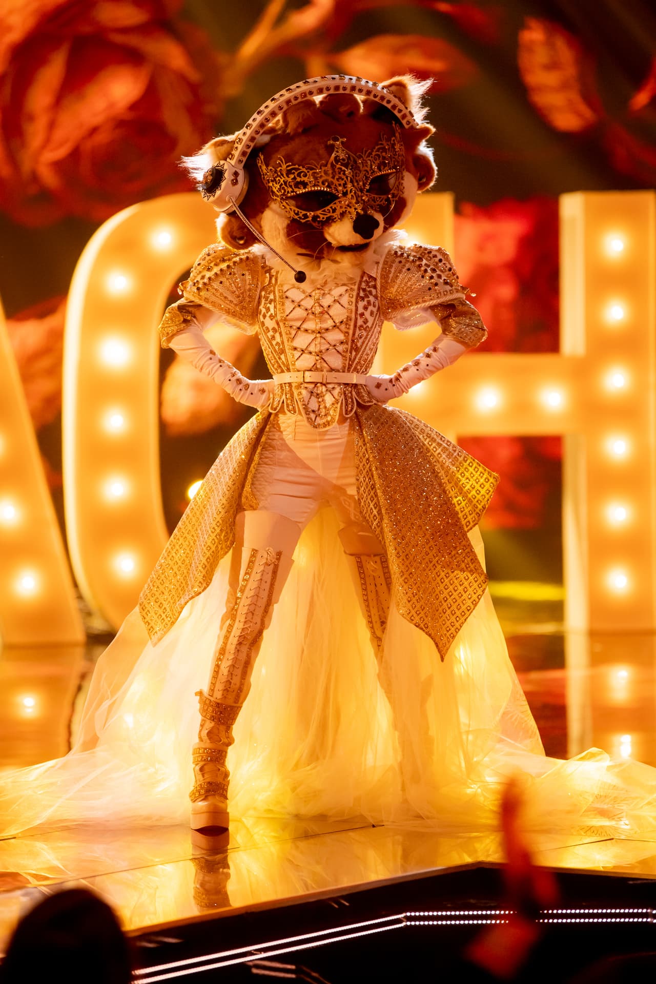 Carlos Rivera y Consuelo Duval tienen muy claro que Paty Cantú es la celebridad detrás del personaje, mientras que Yuri piensa que se trata de Denisse Guerrero y Juanpa Zurita que es María Barracuda.