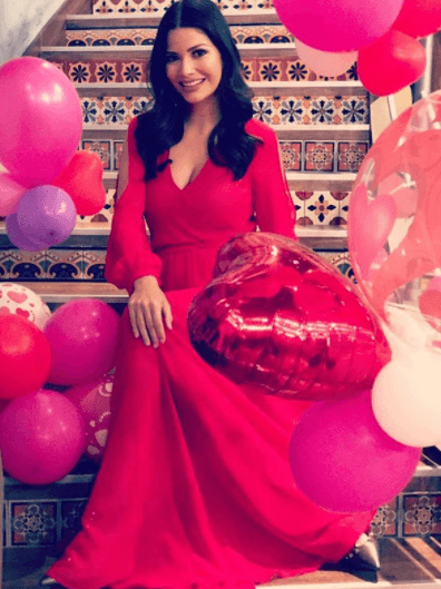 Ana Patricia lucía muy romántica con ese vestido. Los globos de corazones fueron el escenario perfecto para su foto.