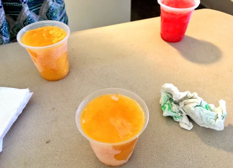 Compartió esta foto de quien fuera su niñera, que vende límbers en Vega Alta.