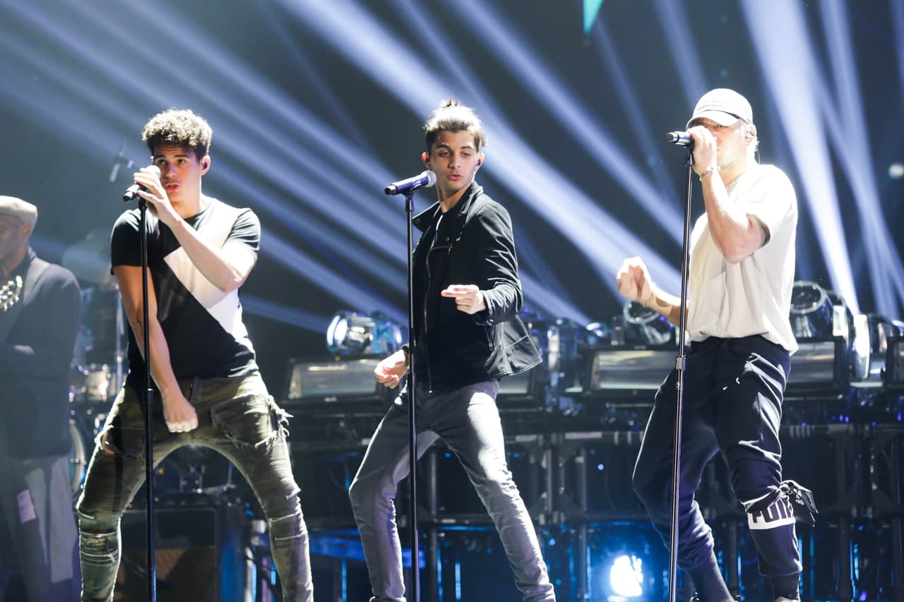 Están nominados en la categoría de Mejor Nuevo Artista y fácilmente pudieran llevarse el gramófono. ¿Será así? Sea como sea el crecimiento de estos chicos ha sido increíble desde que ganaron la primera temporada de La Banda. Te dejamos con lo mejor de su ensayo.