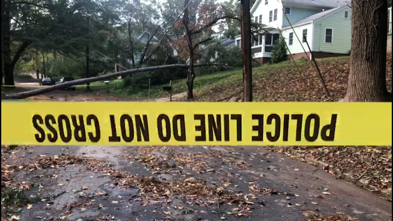 Un árbol cayó sobre su dormitorio y los mató: dos muertos en Gwinnett tras el paso de Zeta