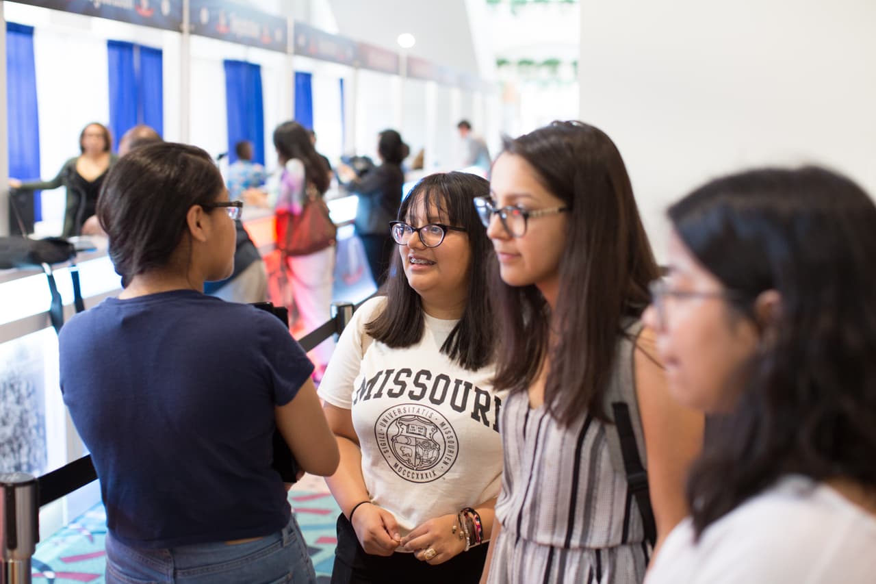 Esta semana en el centro de convenciones de Milwaukee se celebra la convención de la 
<a href="https://lulac.org/convention19/presidential_town_hall/"><u>Liga de Ciudadanos Latinoamericanos Unidos (LULAC), una organización hispana que celebra 90 años </u></a>. En esta ciudad también se realizará la Convención Nacional del partido Demócrata el próximo año.