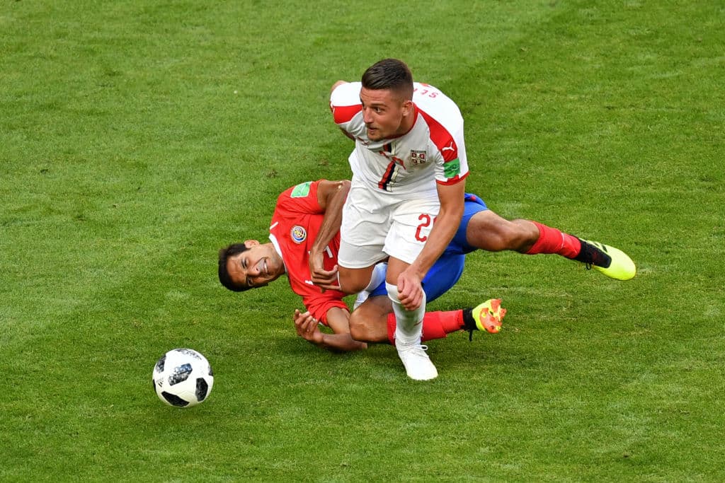 El joven delantero serbio del SS Lazio de la Serie A italiana, Sergej Milinkovic-Savic, es un jugador que también le interesa sobremanera al Real Madrid. Algo muy bueno le habrán visto.