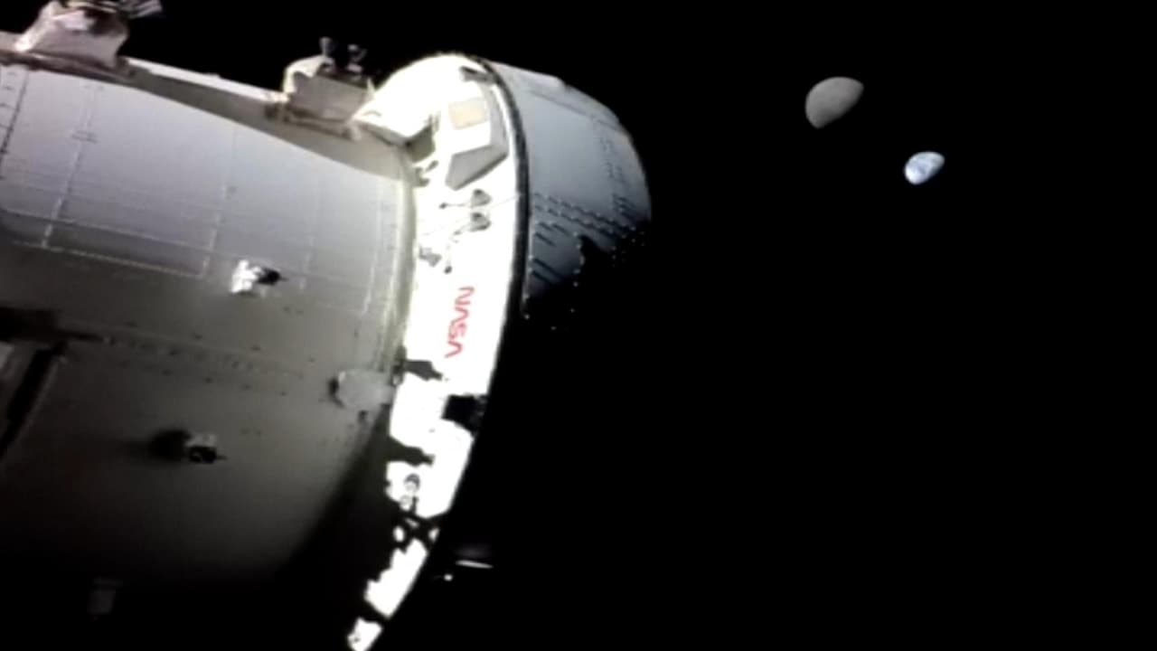 La cápsula Orion de la NASA batió el récord de distancia desde la Tierra para una nave capaz de transportar seres humanos. En su órbita alrededor de la Luna, se alejó unas 270,000 millas de nuestro planeta, superando la marca de la misión Apolo XIII en 1970. Sigue las últimas noticias en 
<a href="https://www.univision.com/noticias" target="_blank">Univision</a>.