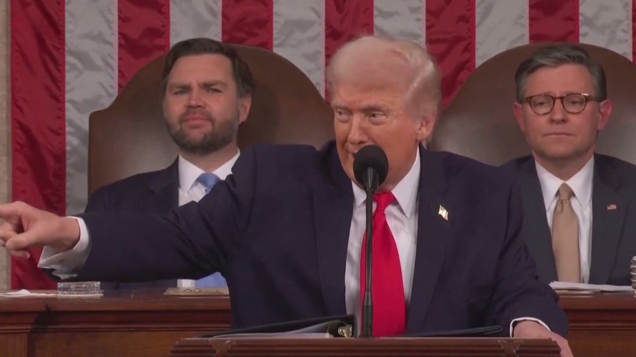 "Esta gente está loca": Trump arremete contra demócratas durante discurso del estado de la Unión
