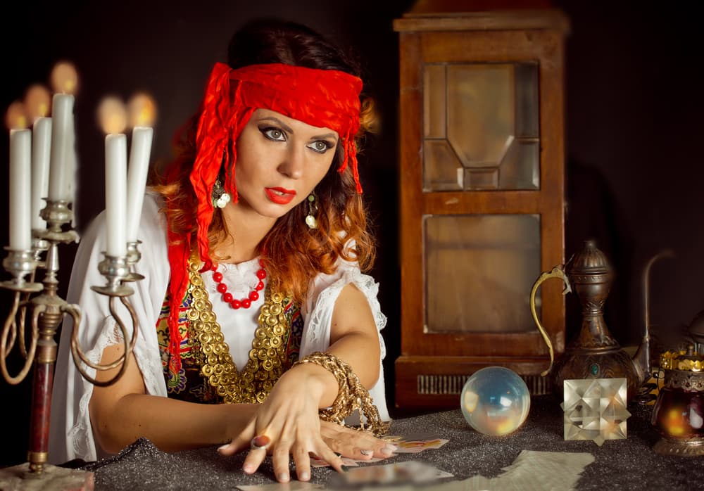 Los gitanos son una amplia comunidad de personas que encuentran fortaleza dentro de su propio clan; en ese sentido son cerrados, ya que solamente se podía ser gitano si nacías dentro de una comunidad gitana. Pero es una cultura muy enigmática y fascinante, que ha dado de qué hablar desde la Edad Media.