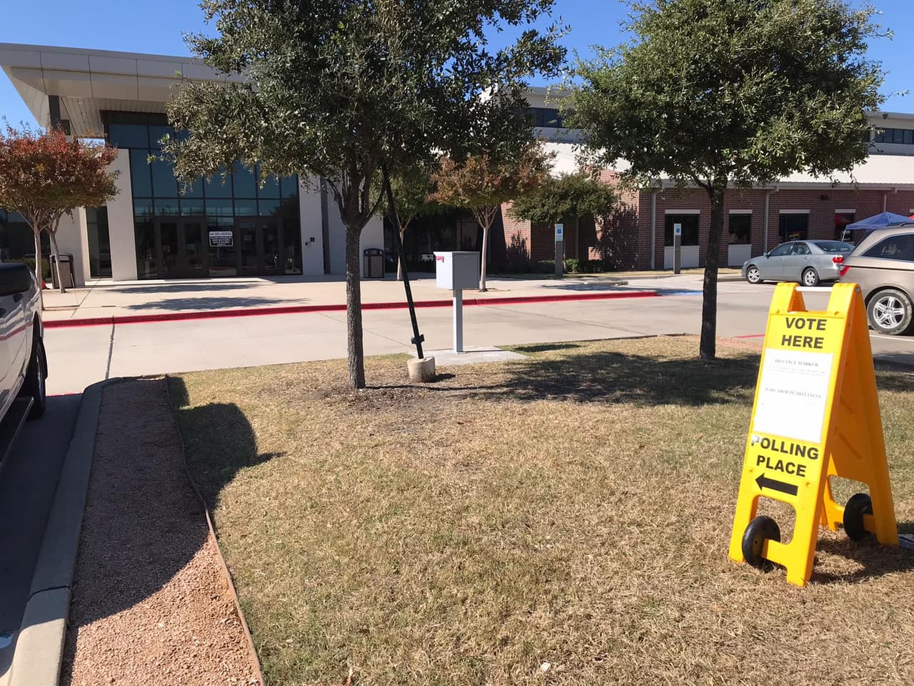 Usted tiene hasta las 7 pm de este martes por la tarde para salir a votar.