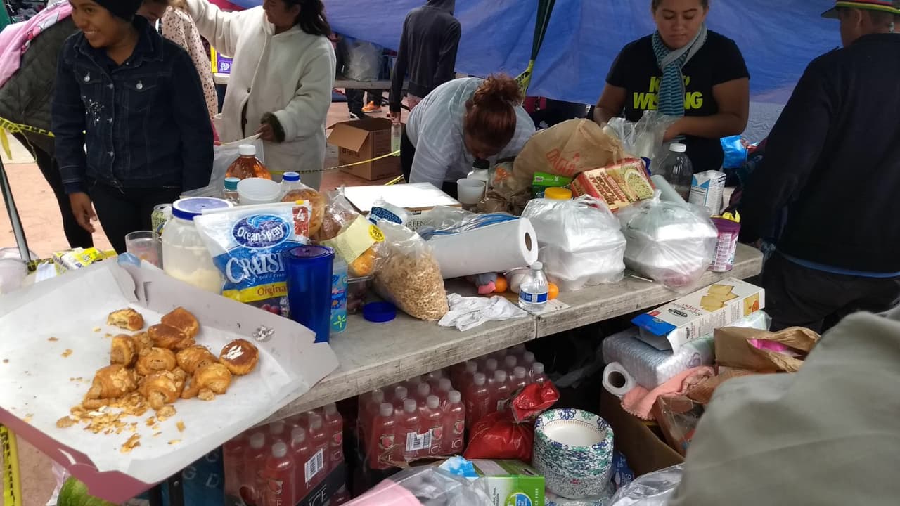 El campamento ha recibido múltiples donaciones desde su llegada: desde comida hasta artículos de limpieza.