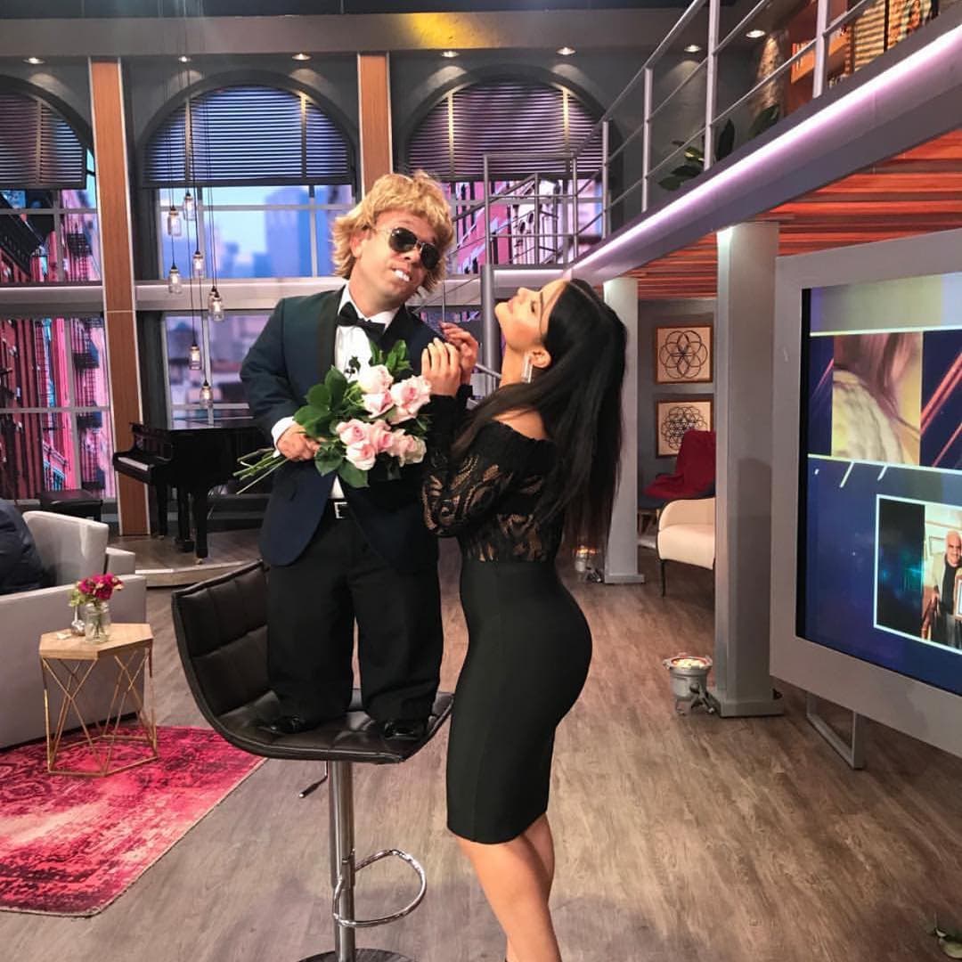 Y aquí la vemos 'coqueteando' con 'Luis Miguelito', quien logró hacerla suspirar.