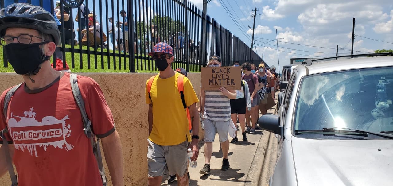 Esta manifestación del domingo tiene como objetivo centrarse en el movimiento en torno a voces de afroamericanos y reunirse en nombre de Black Lives Matter y la justicia.