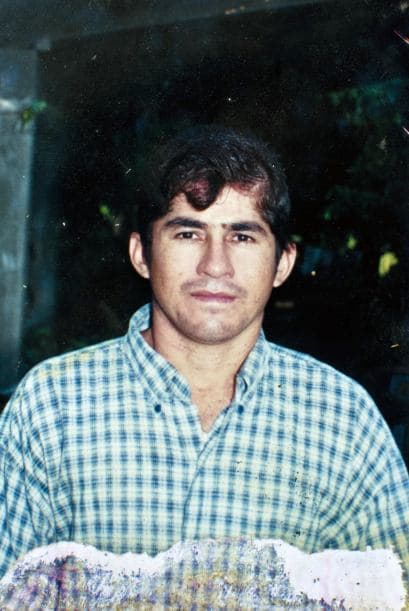 Su padre, José Ricardo Orellana, de 65 años, es propietario de una tienda y de un molino de harina en el poblado costero de Garita Palmera.