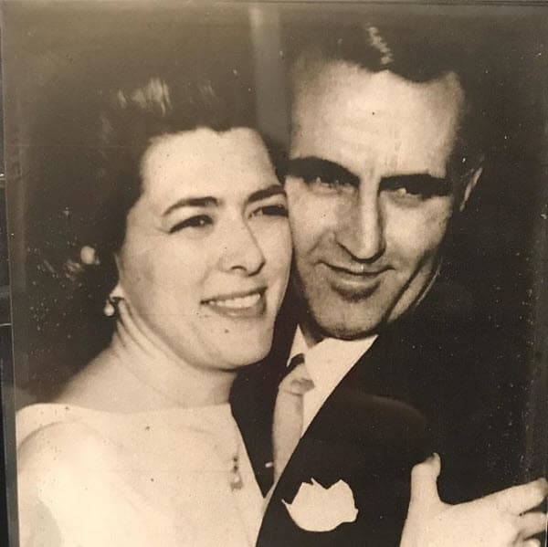 Montserrat y Rosa María son hijas de Domingo Oliver y Rosa María Grimau, quienes ya fallecieron.