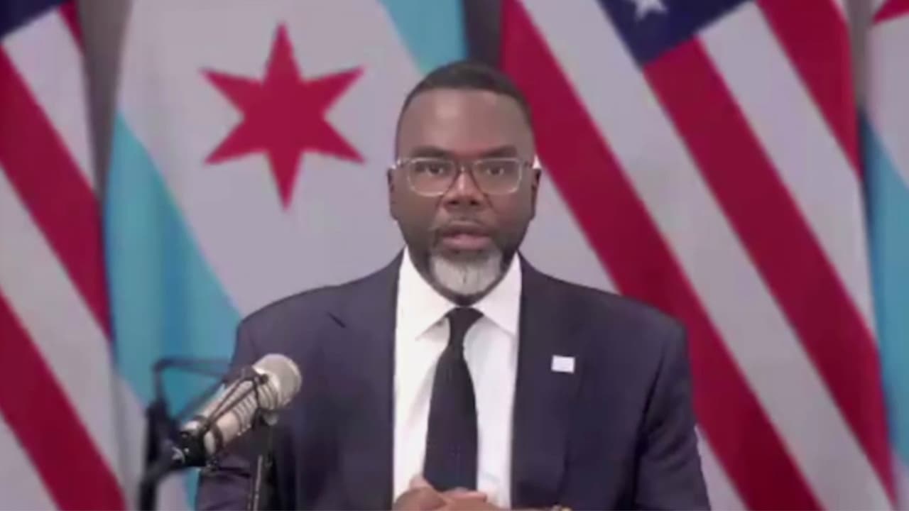El alcalde Brandon Johnson presenta el presupuesto 2027 de Chicago entre críticas por nuevos impuestos