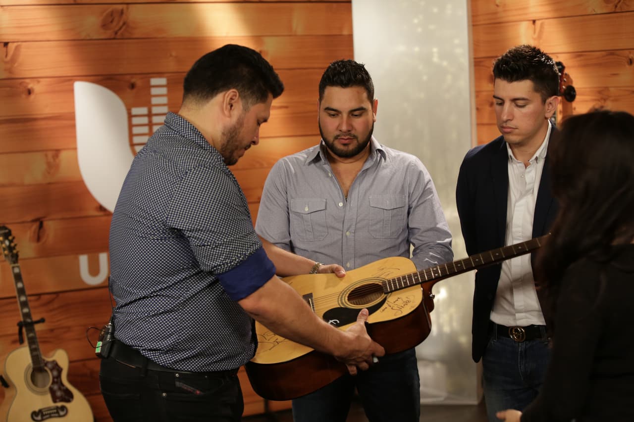 Haciendo así de esta guitarra un regalo muy lindo.