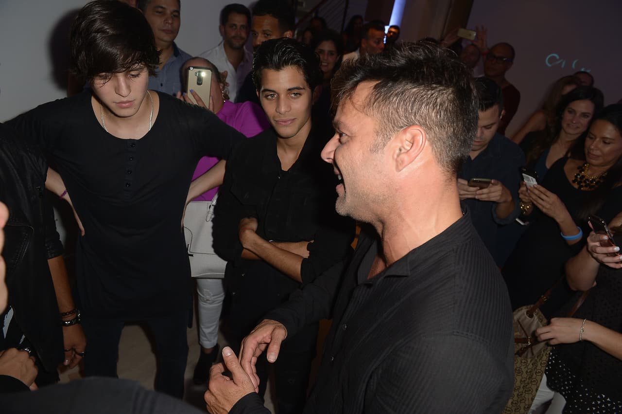 "Tan fácil", "Devuélveme mi corazón" y "Quisiera" son unas de las más reconocidas.