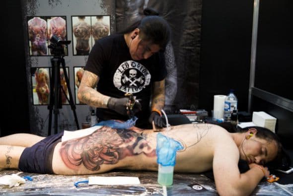 Sin embargo, no fue el único. ¿Qué tal la zona que eligió este hombre para plasmar algunos diseños?