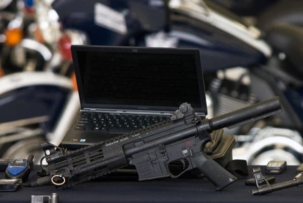 Buscaglia considera que al medir el éxito o fracaso de una estrategia antidroga se debe tomar en cuenta también los otros delitos en los que incurren los capos, como el tráfico de armas, de personas y extorsiones, entre otros.