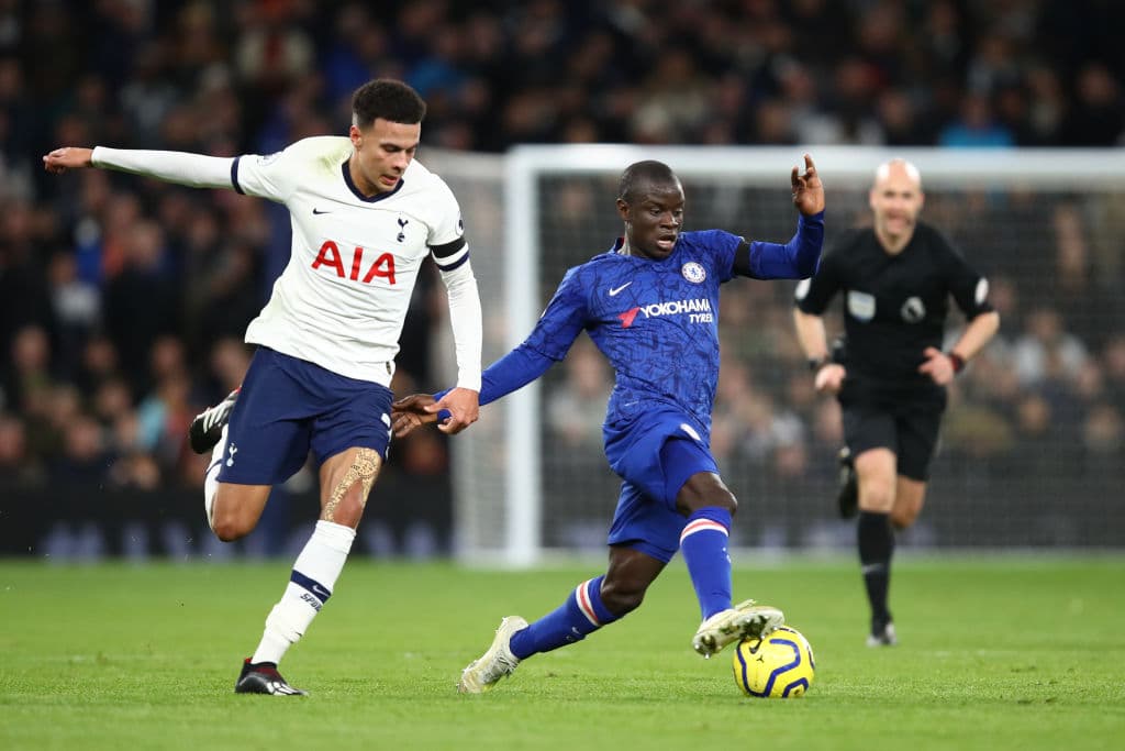 Chelsea vence al Tottenham 2-0 con dos goles de Willian. La escuadra de Mourinho sigue sin definir bien la delantera y le quitan el invicto en casa.