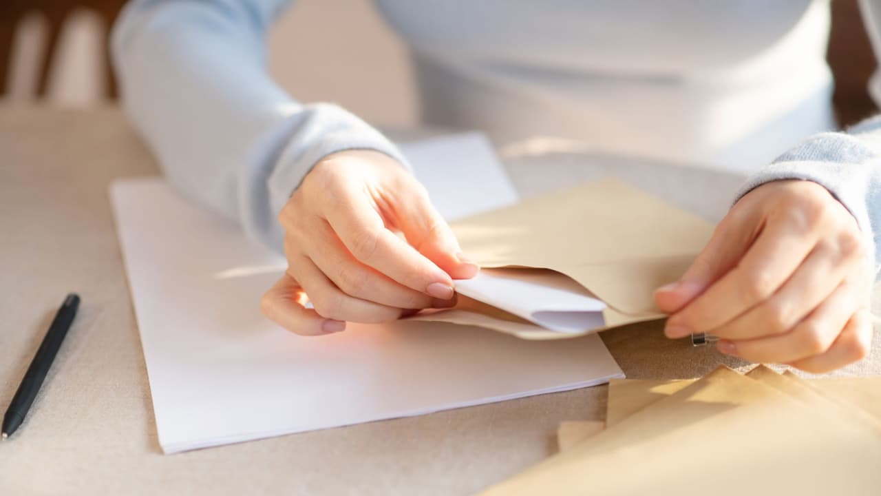 <h3 class="cms-H3-H3">Cómo buscar o confirmar el tuyo </h3>USPS tiene un buscador oficial en
<a href="https://www.usps.com/#" target="_blank">usps.com </a>
<br>Allí puedes ingresar una dirección exacta y conocer tanto el ZIP de cinco dígitos como su versión ZIP+4.
<br>También
<b>puedes consultar la lista de ciudades que comparten el mismo código o buscar por estado.</b>