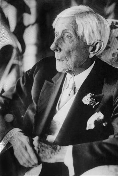 Hoy en día parece que los ricos de Silicon Valley se dieran al por mayor. Sin embargo, para millonarios de Estados Unidos te presentamos los enlistados por The Wealthy 100, de Michael Kepler y Robert Gunther.