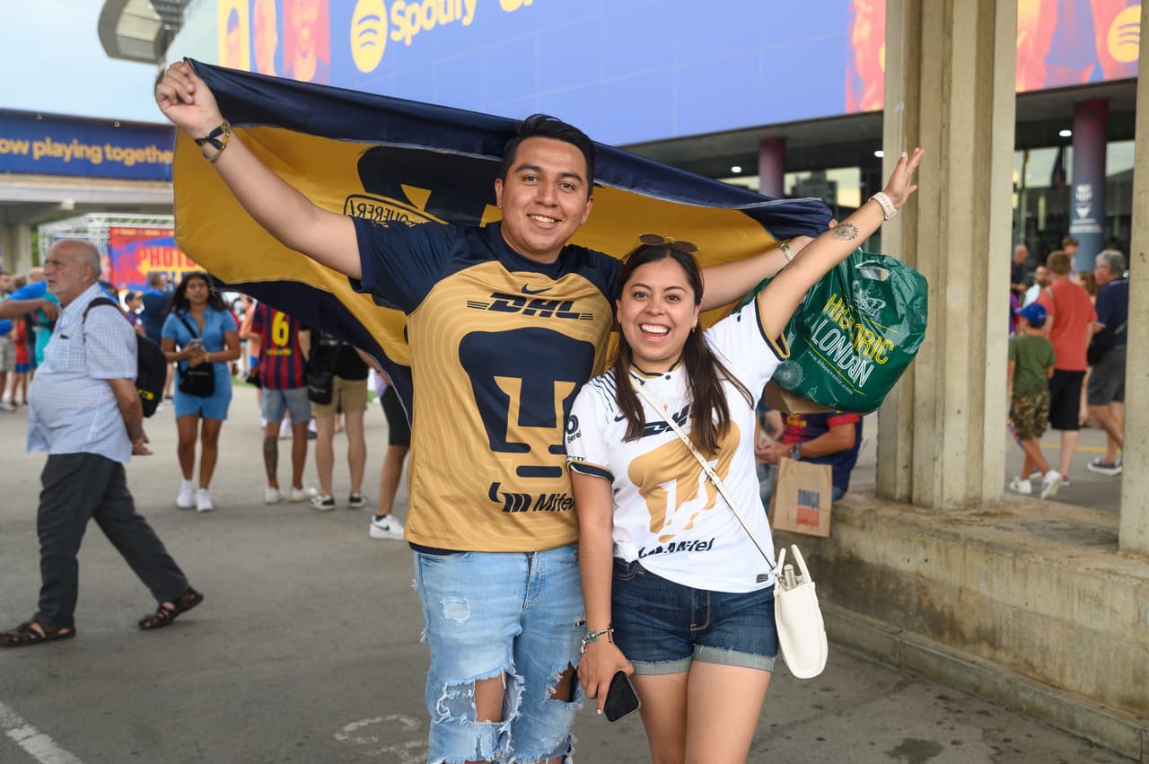 Algunos mexicanos viajaron hasta cataluña para apoyar a su equipo.