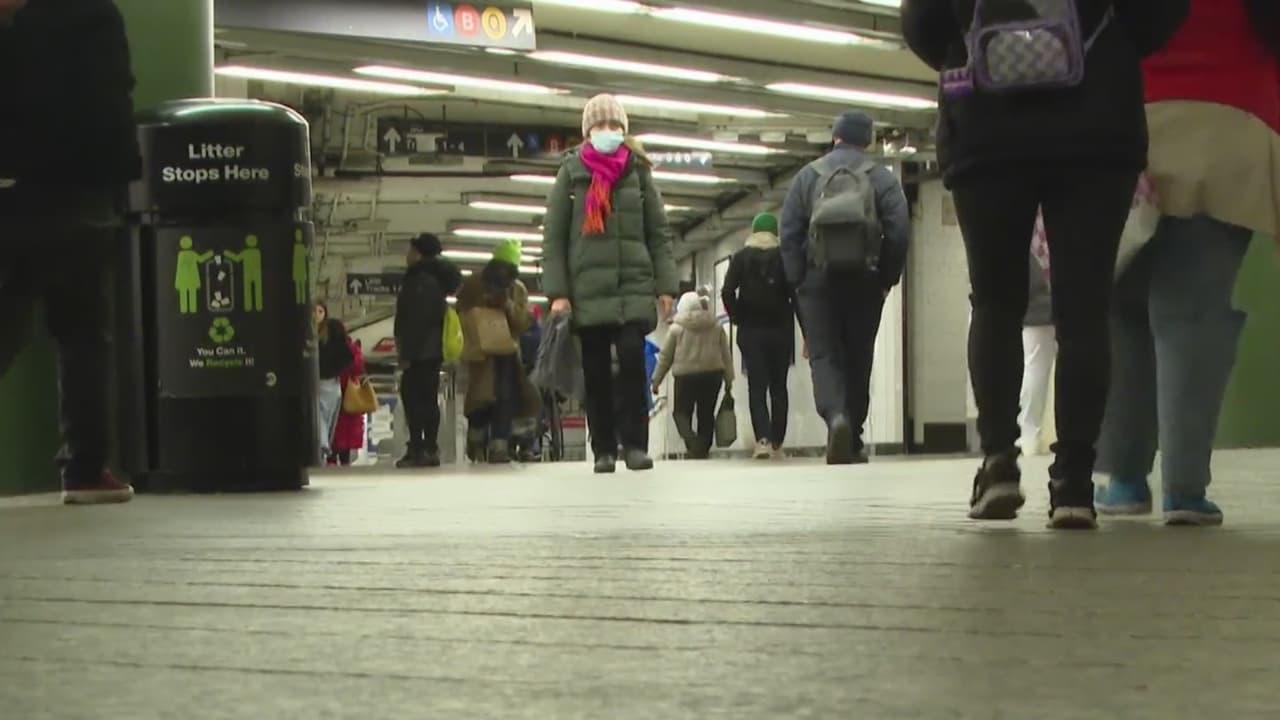 Hieren con objeto punzante a dos personas en el metro; buscan a un sospechoso