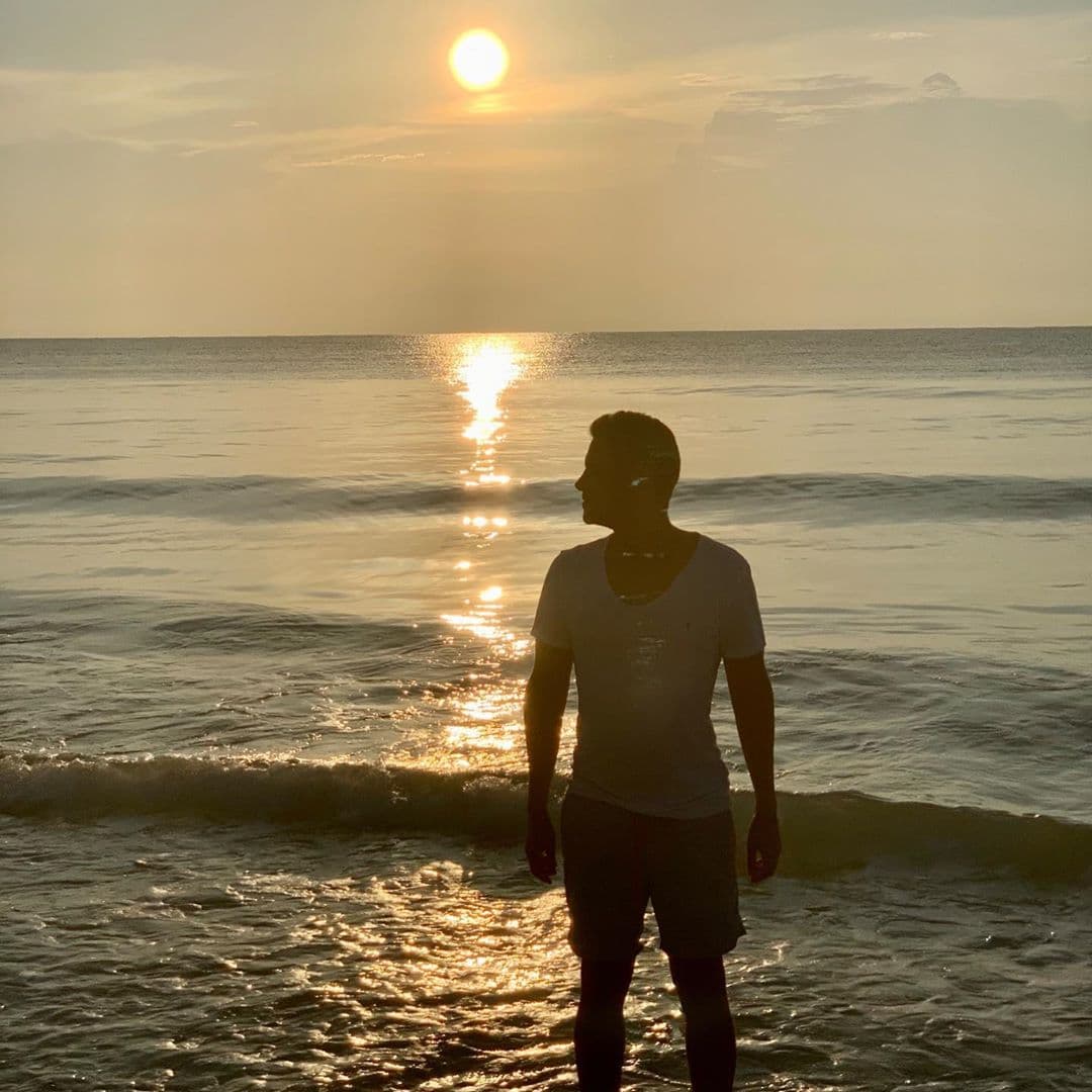Mientras él se la pasa de lo lindo en la playa, su amiga Francisca Lachapel compartió una serie de fotos y le dedicó un bello texto en el que lo felicita por su cumpleaños.
