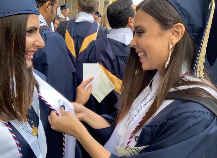 Luisa Sotero desfiló junto a su amiga Yamilette Rivera.