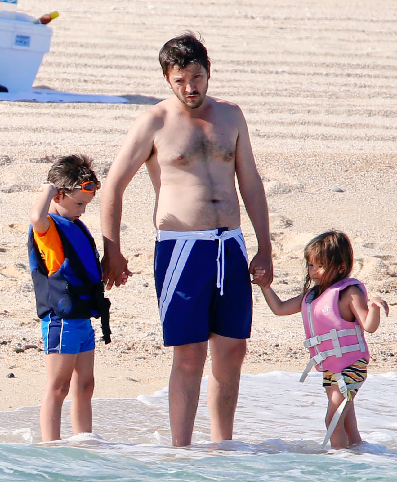 Con sus encantadores hijos con Camila Sodi.