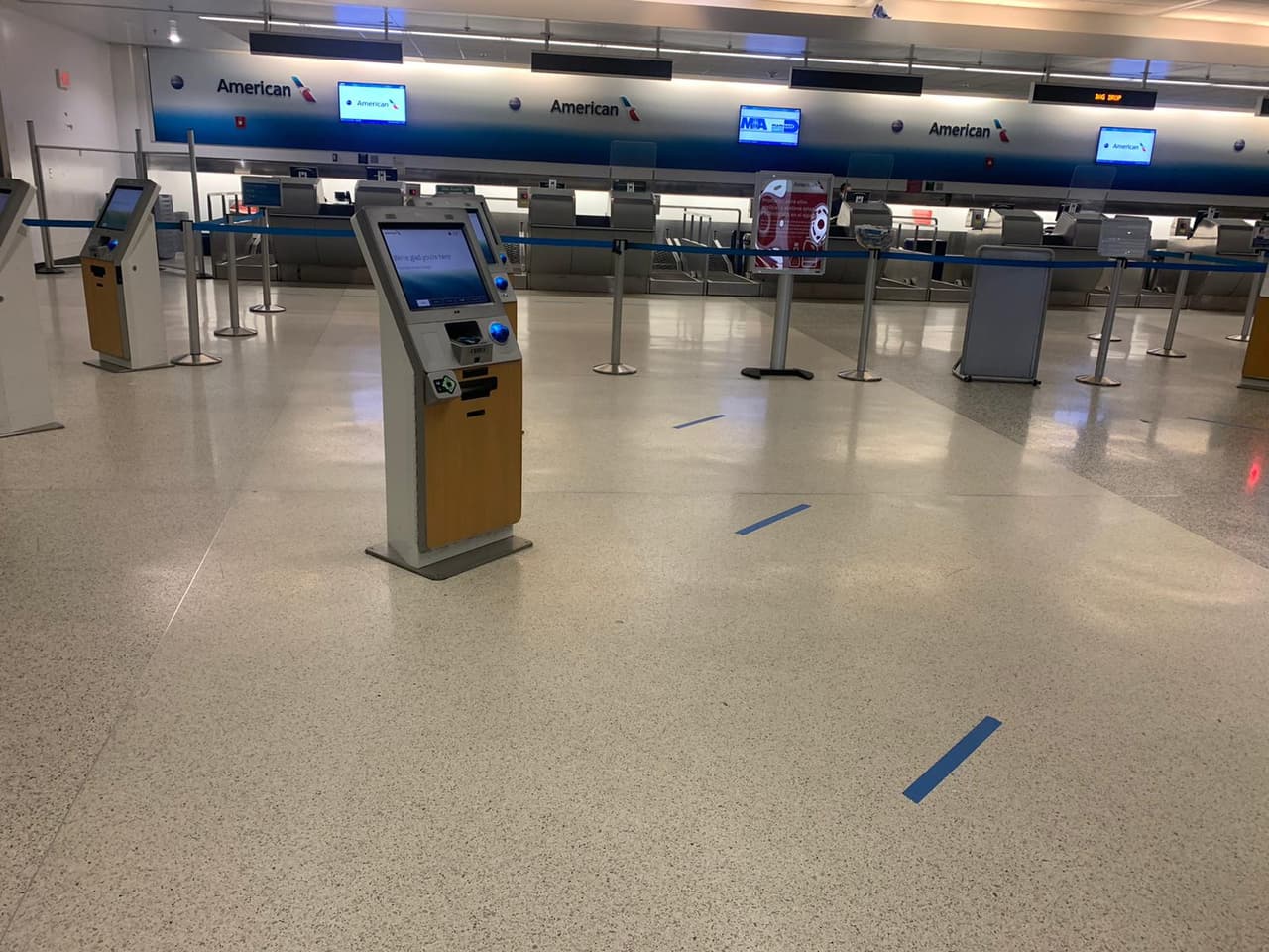 Así mismo, están casi vacíos los puntos de registro de las aerolíneas.
<br>