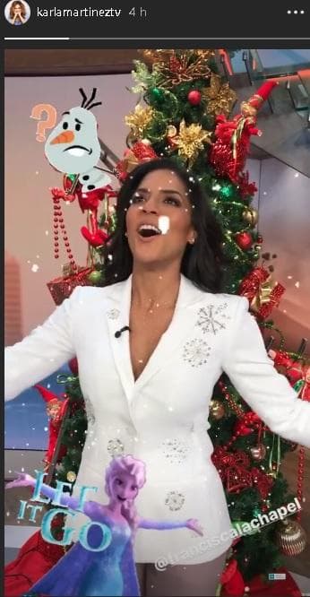 Desde hace unas semanas, se contagió del espíritu navideño y lo primero que hizo fue
<a href="https://www.univision.com/shows/despierta-america/mientras-buscaba-su-arbolito-de-navidad-francisca-encontro-una-razon-mas-para-casarse-con-francesco-fotos" target="_blank">buscar el árbol</a>.