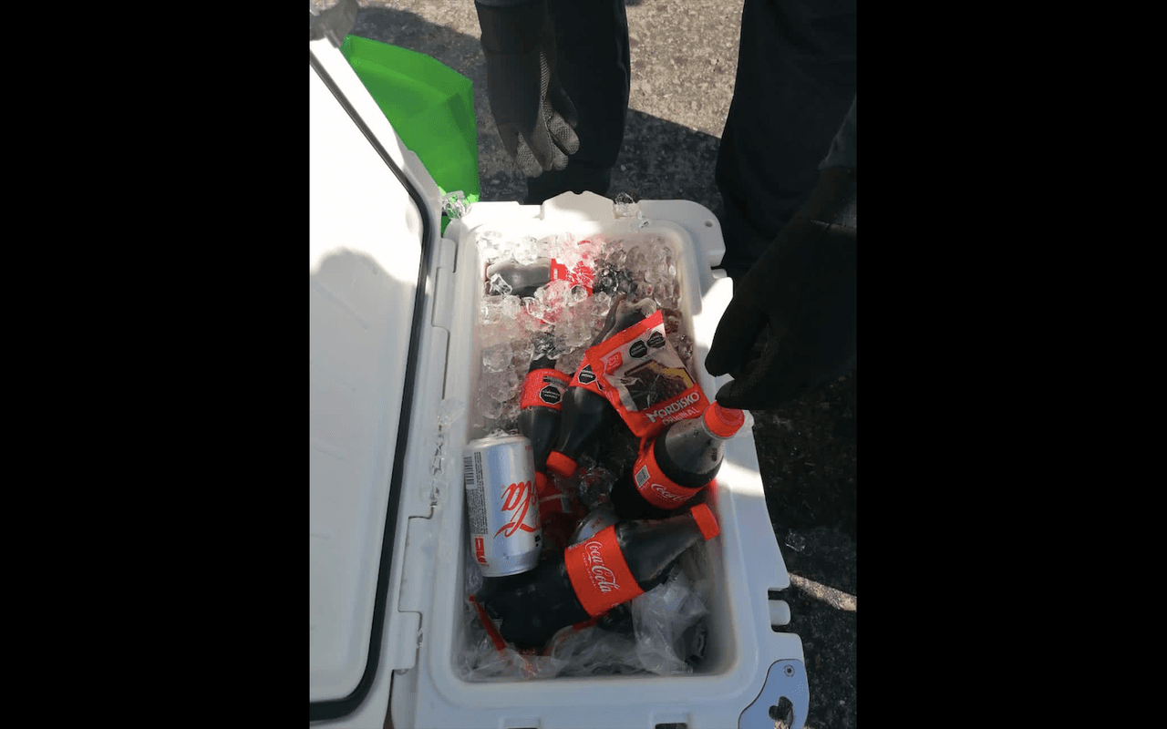 Así se veía la hielera donde estaban ocultas las supuestas vacunas