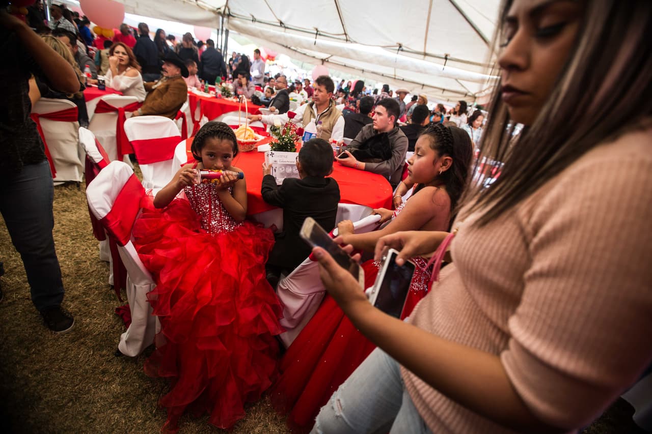 Hay quien incluso llevaba dos aparatos para asegurarse tomar imágenes de cada momento.