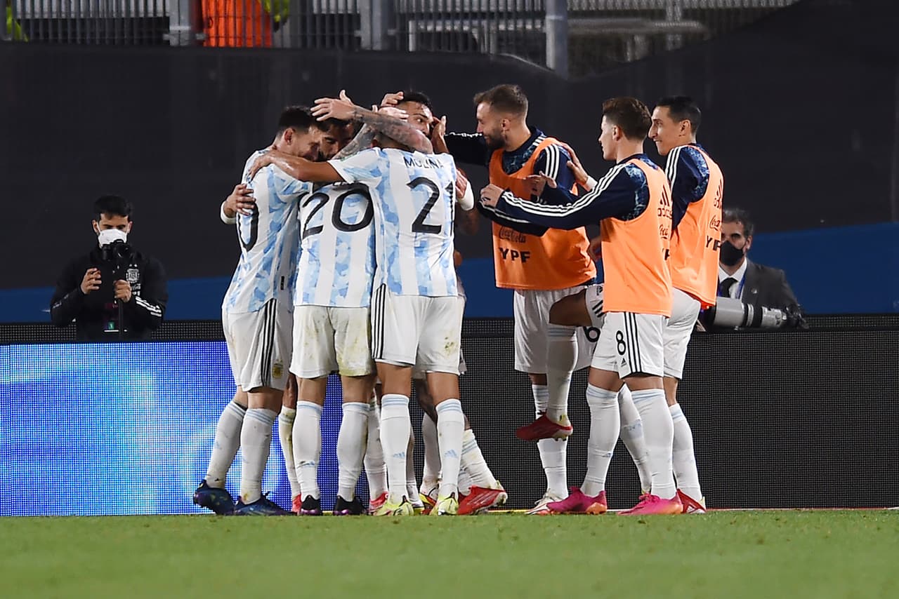 Argentina goleó a Uruguay mientras que Chile por fin volvió a ganar tras enfrentarse a la Selección de Paraguay.