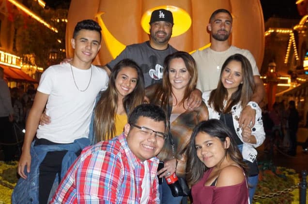 BECKY G
<br>Feliz con toda la familia y amigos