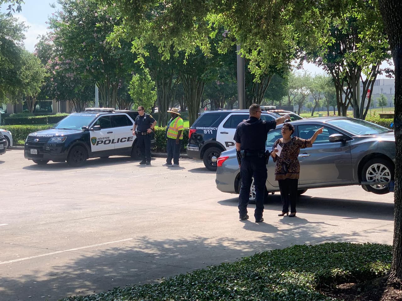 Se registra un tiroteo en el estacionamiento de las oficinas del Departamento de Inmigración en Houston, hay un hombre herido