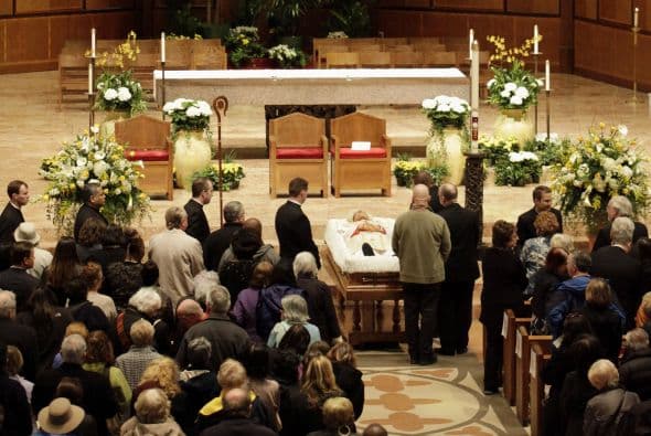 Este jueves culminaron los tres días de exequias del cardenal Francis George con una misa de cuerpo presente en la Catedral del Santo Nombre. 