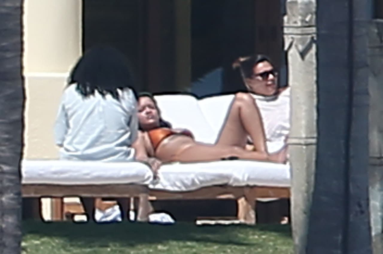 Rihanna pasó unos días de descanso en Casa Aramara, un condominio de lujo en Puerto Vallarta, México.