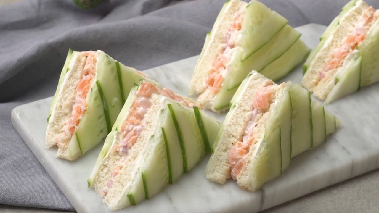 Sándwiches de salmón y pepino