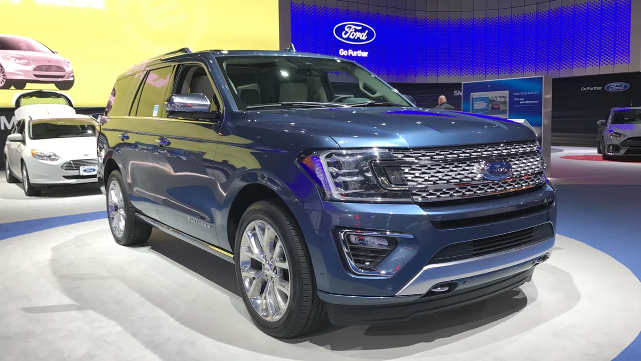 Los Ford nuevos estaban bajo el recinto del centro de convenciones Jacob Javits. Entre los más vistosos se encontraba esta 
<b><a href="http://www.univision.com/noticias/ford/esta-es-la-nueva-ford-expedition-2018-fotos" target="_blank">Ford Expedition 2018</a></b>.