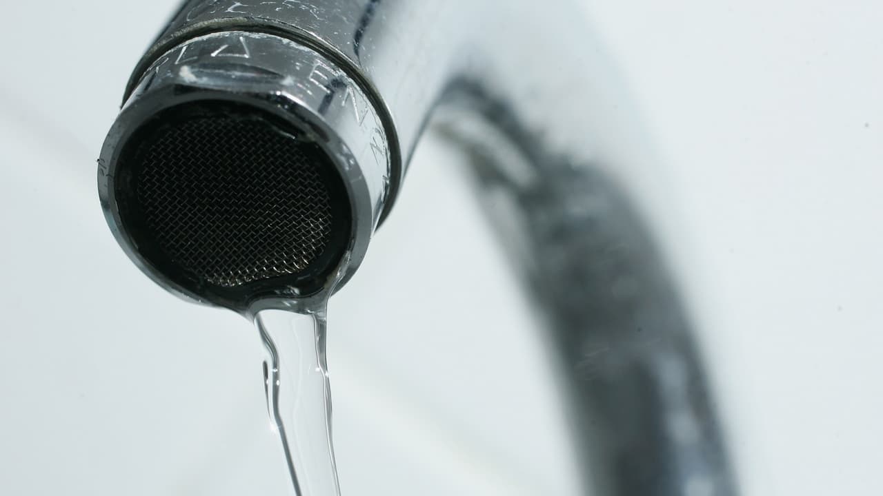 Advierten de altos niveles de plomo en el agua de Newark, esto es lo que debes saber